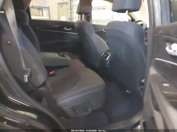5XYPGDA5XKG482940 2019 KIA SORENTO - Image 8