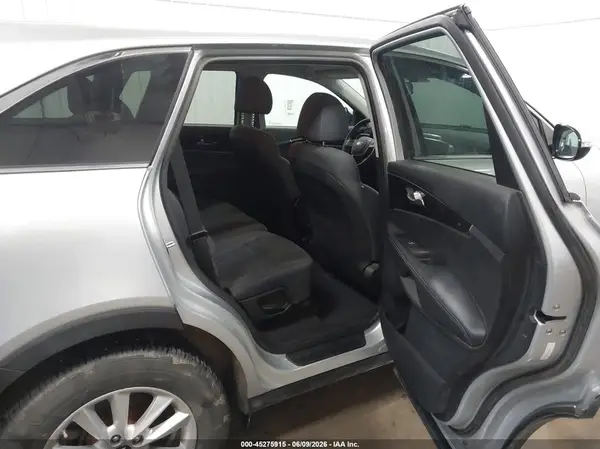 5XYPGDA5XKG487393 2019 KIA SORENTO - Image 8