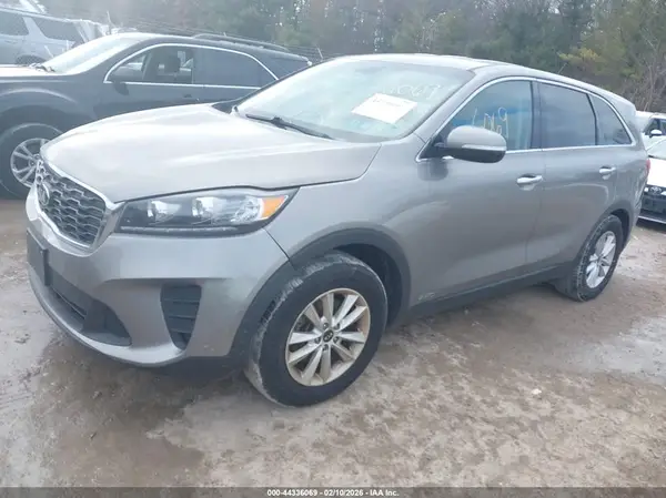 5XYPGDA5XKG488916 2019 KIA SORENTO - Image 2