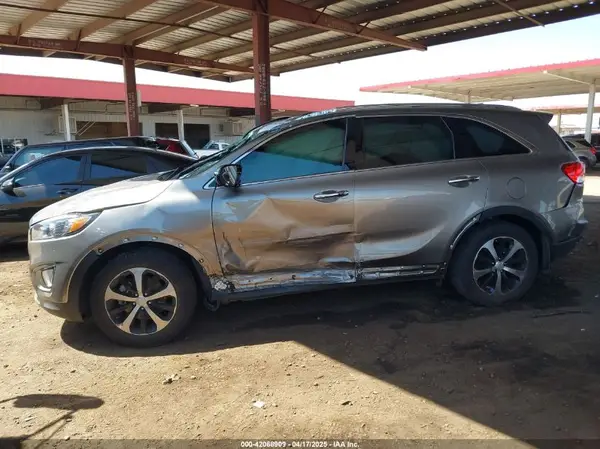 5XYPH4A10GG071578 2016 KIA SORENTO - Image 2