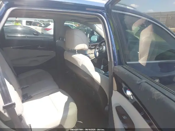 5XYPH4A11HG209243 2017 KIA SORENTO - Image 8