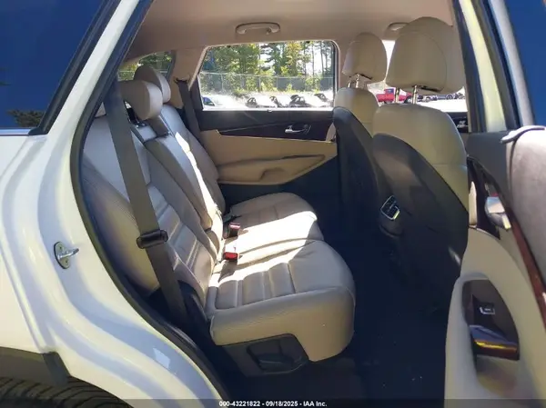 5XYPH4A11HG332525 2017 KIA SORENTO - Image 8