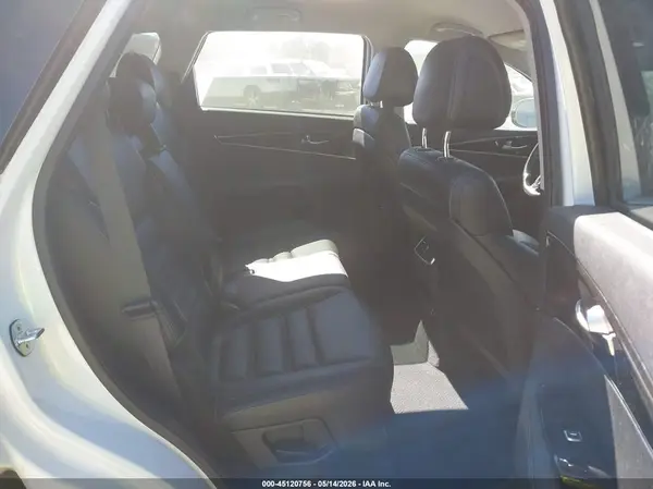 5XYPH4A12GG024830 2016 KIA SORENTO - Image 8