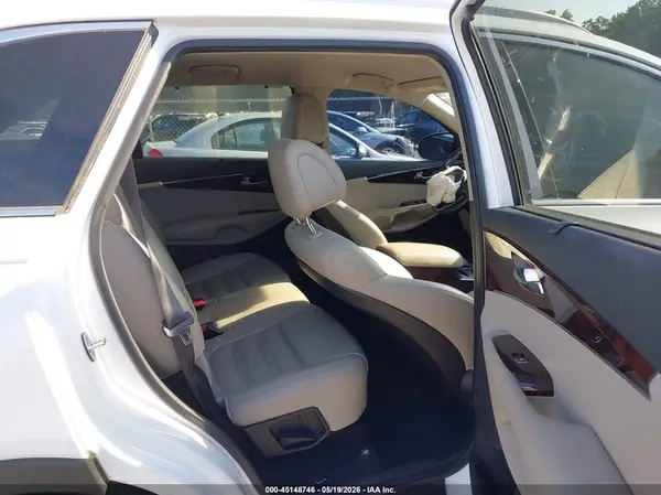 5XYPH4A12GG041367 2016 KIA SORENTO - Image 8