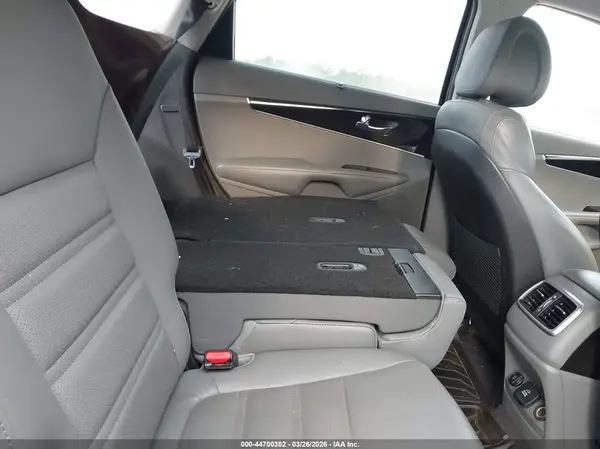 5XYPH4A12GG123812 2016 KIA SORENTO - Image 8