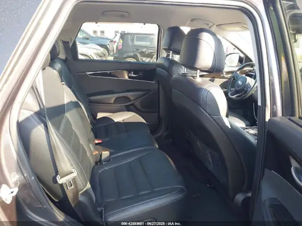 5XYPH4A12HG188242 2017 KIA SORENTO - Image 8