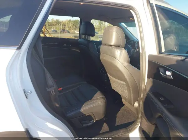 5XYPH4A12HG252991 2017 KIA SORENTO - Image 8