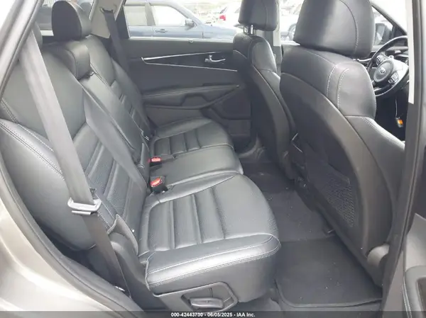 5XYPH4A12HG273646 2017 KIA SORENTO - Image 8