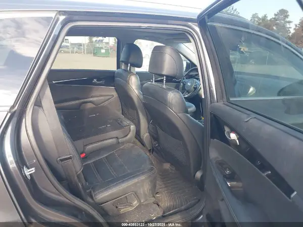 5XYPH4A12HG279527 2017 KIA SORENTO - Image 8
