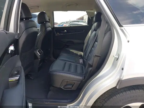 5XYPH4A12HG281522 2017 KIA SORENTO - Image 8