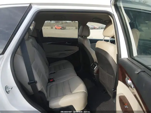 5XYPH4A13GG101754 2016 KIA SORENTO - Image 8