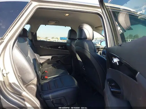 5XYPH4A14HG276323 2017 KIA SORENTO - Image 8