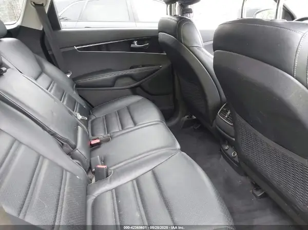 5XYPH4A15GG009402 2016 KIA SORENTO - Image 8