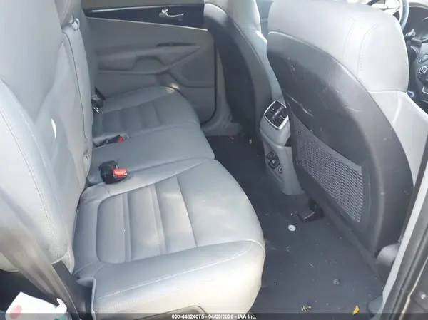 5XYPH4A16GG123425 2016 KIA SORENTO - Image 8