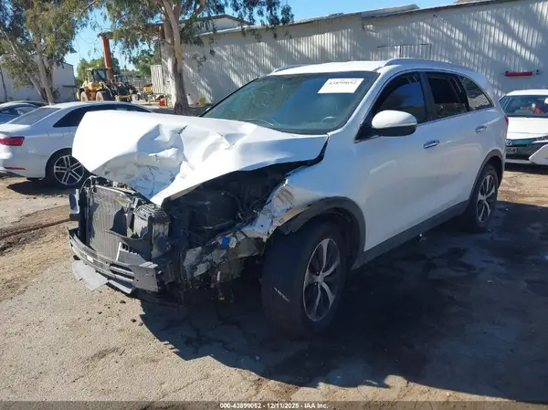 5XYPH4A17HG244577 2017 KIA SORENTO - Image 2