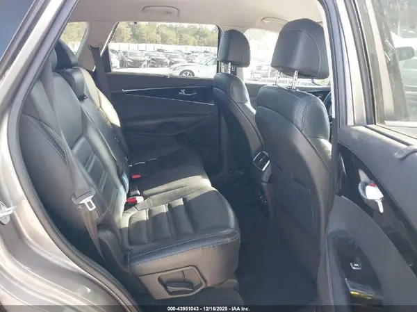 5XYPH4A17HG278437 2017 KIA SORENTO - Image 8