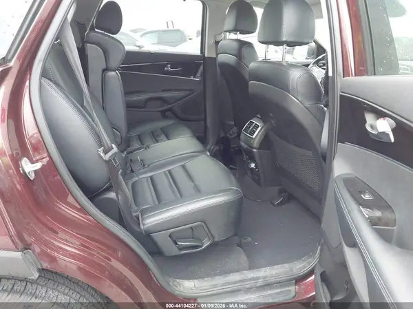 5XYPH4A17JG403491 2018 KIA SORENTO - Image 8