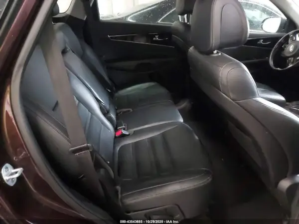 5XYPH4A18GG021768 2016 KIA SORENTO - Image 8