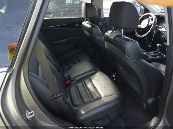 5XYPH4A18HG278415 2017 KIA SORENTO - Image 8