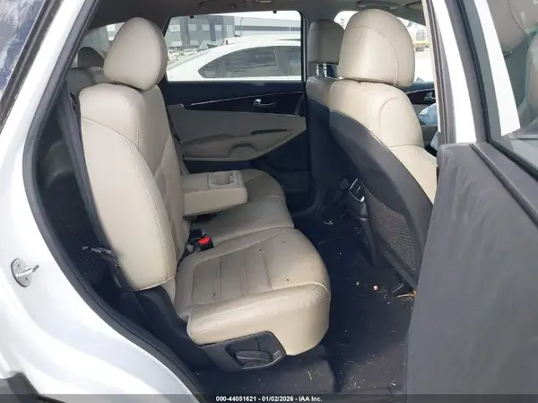 5XYPH4A18HG282061 2017 KIA SORENTO - Image 8
