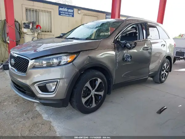 5XYPH4A18JG405251 2018 KIA SORENTO - Image 2