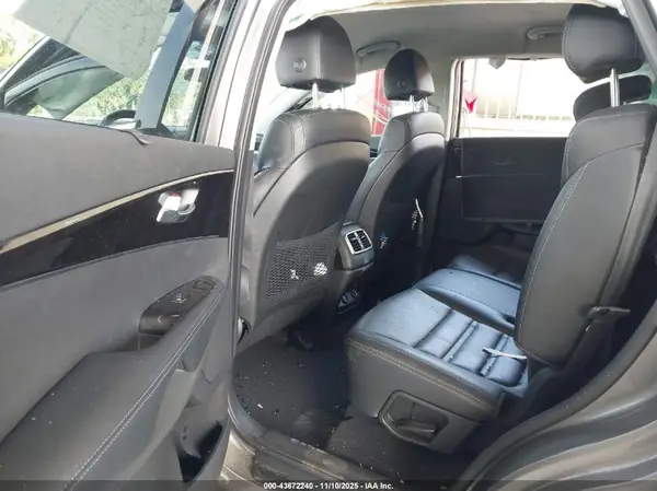 5XYPH4A18JG405251 2018 KIA SORENTO - Image 8