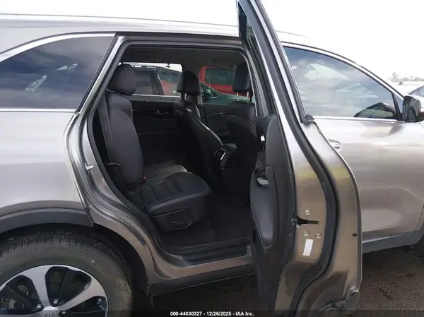 5XYPH4A19HG205330 2017 KIA SORENTO - Image 8