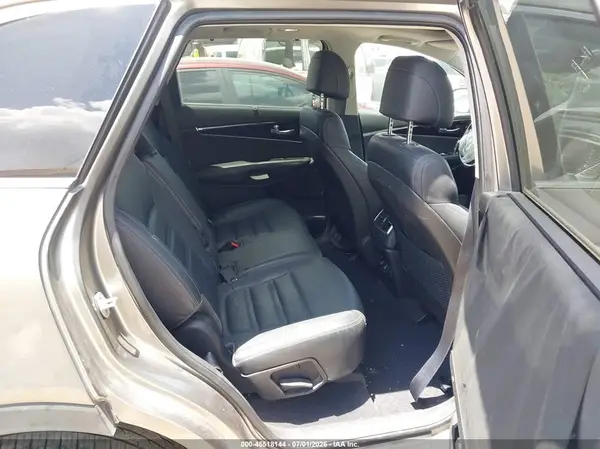 5XYPH4A19HG208003 2017 KIA SORENTO - Image 8