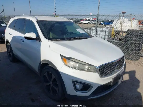 5XYPH4A50HG294904 2017 KIA SORENTO - Image 1