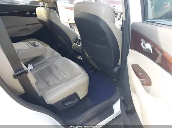 5XYPH4A50JG420989 2018 KIA SORENTO - Image 8