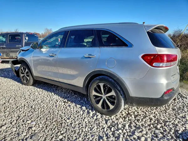 5XYPH4A51GG023705 2016 KIA SORENTO - Image 2