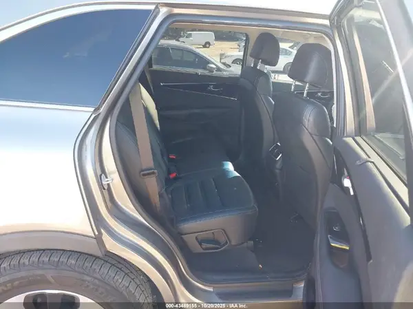 5XYPH4A51HG235098 2017 KIA SORENTO - Image 8