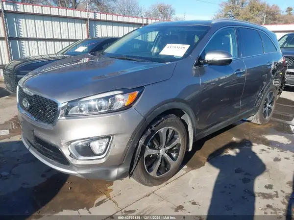5XYPH4A51HG287055 2017 KIA SORENTO - Image 2