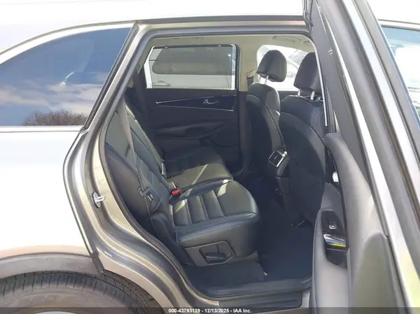 5XYPH4A51HG287055 2017 KIA SORENTO - Image 8