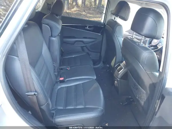 5XYPH4A51HG321575 2017 KIA SORENTO - Image 8