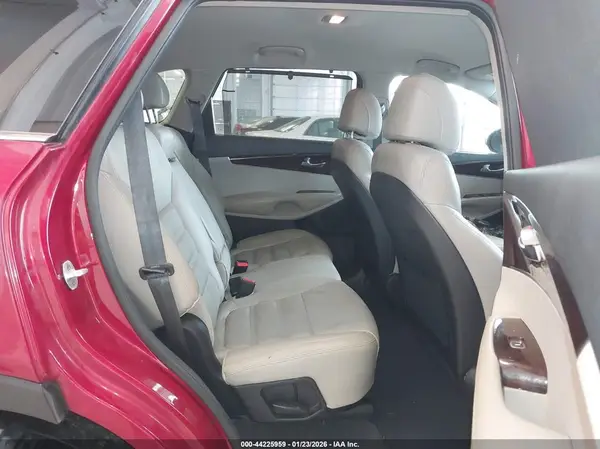 5XYPH4A52HG204300 2017 KIA SORENTO - Image 8