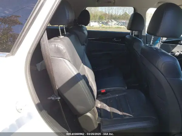 5XYPH4A52KG504426 2019 KIA SORENTO - Image 8