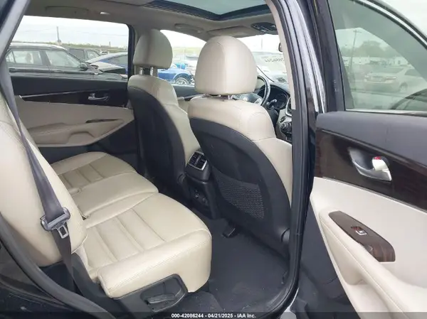 5XYPH4A52KG608642 2019 KIA SORENTO - Image 8