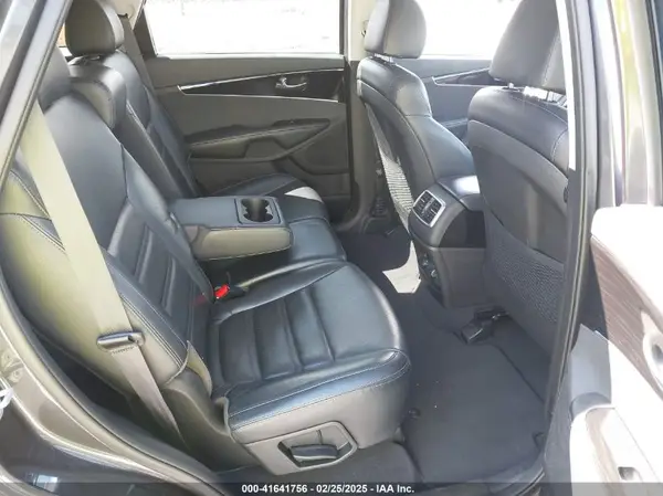 5XYPH4A55KG457294 2019 KIA SORENTO - Image 8