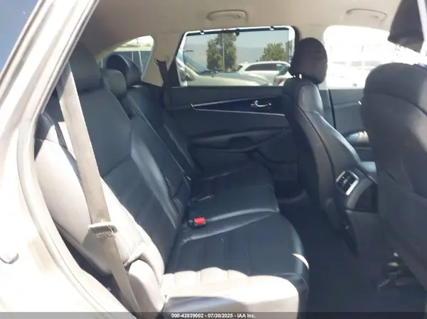 5XYPH4A57HG294012 2017 KIA SORENTO - Image 8
