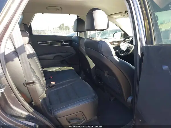 5XYPH4A58JG395789 2018 KIA SORENTO - Image 8