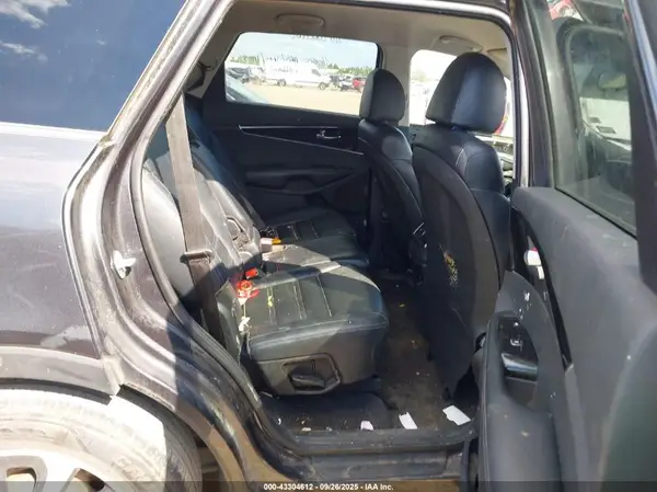 5XYPH4A58KG497157 2019 KIA SORENTO - Image 8