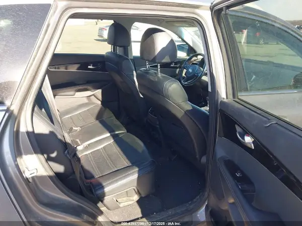 5XYPH4A5XJG359005 2018 KIA SORENTO - Image 8