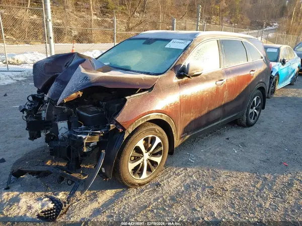 5XYPHDA10GG015947 2016 KIA SORENTO - Image 2