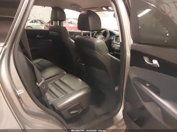 5XYPHDA10JG360175 2018 KIA SORENTO - Image 8