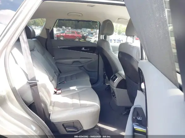 5XYPHDA11GG035205 2016 KIA SORENTO - Image 8