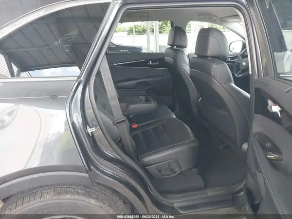 5XYPHDA11HG265831 2017 KIA SORENTO - Image 8