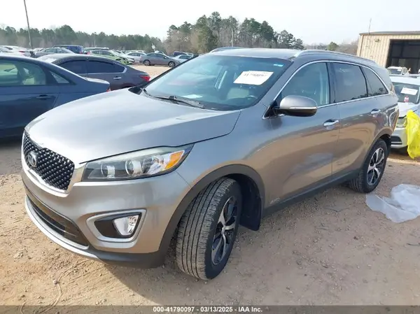 5XYPHDA11HG277686 2017 KIA SORENTO - Image 2