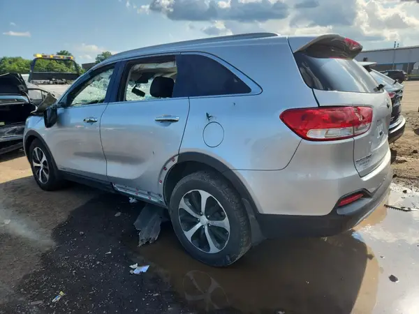 5XYPHDA12GG016467 2016 KIA SORENTO - Image 2
