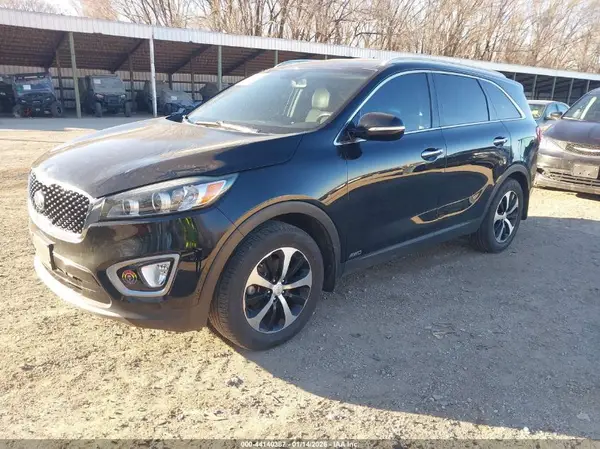 5XYPHDA12HG275669 2017 KIA SORENTO - Image 2